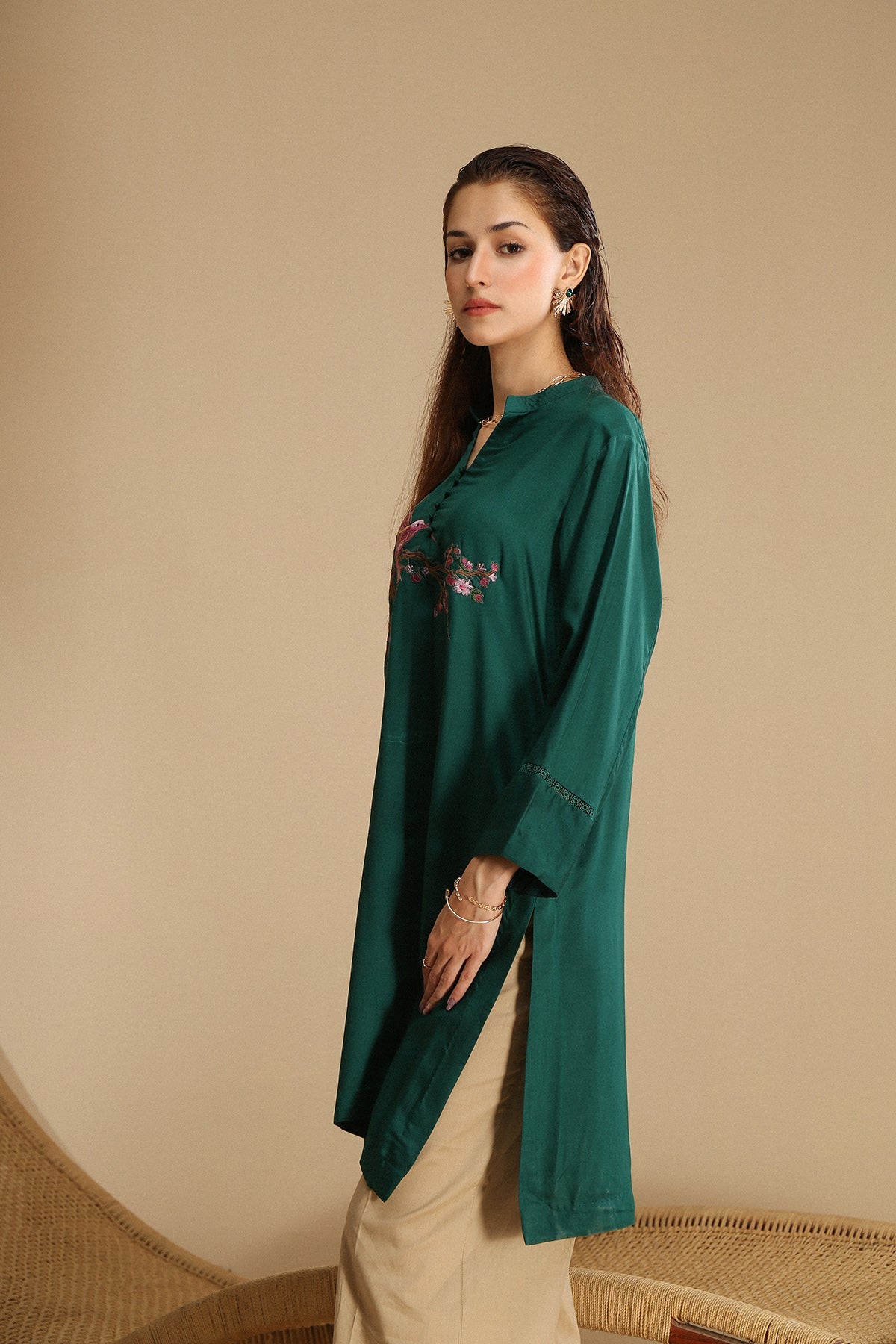 Mid length trendy shirt with embroidery on front