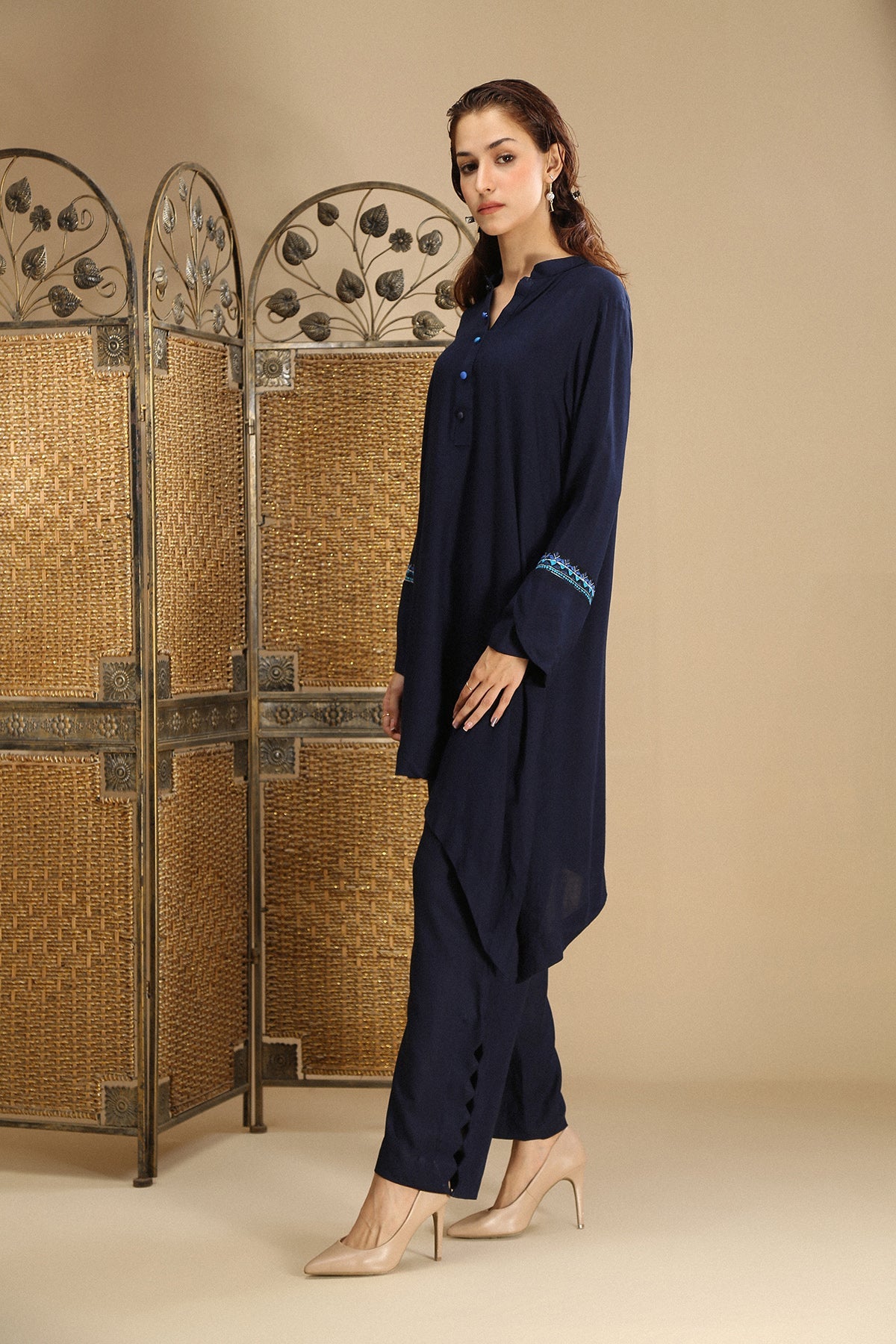 Side diagonal shirt with ethnic embroidery