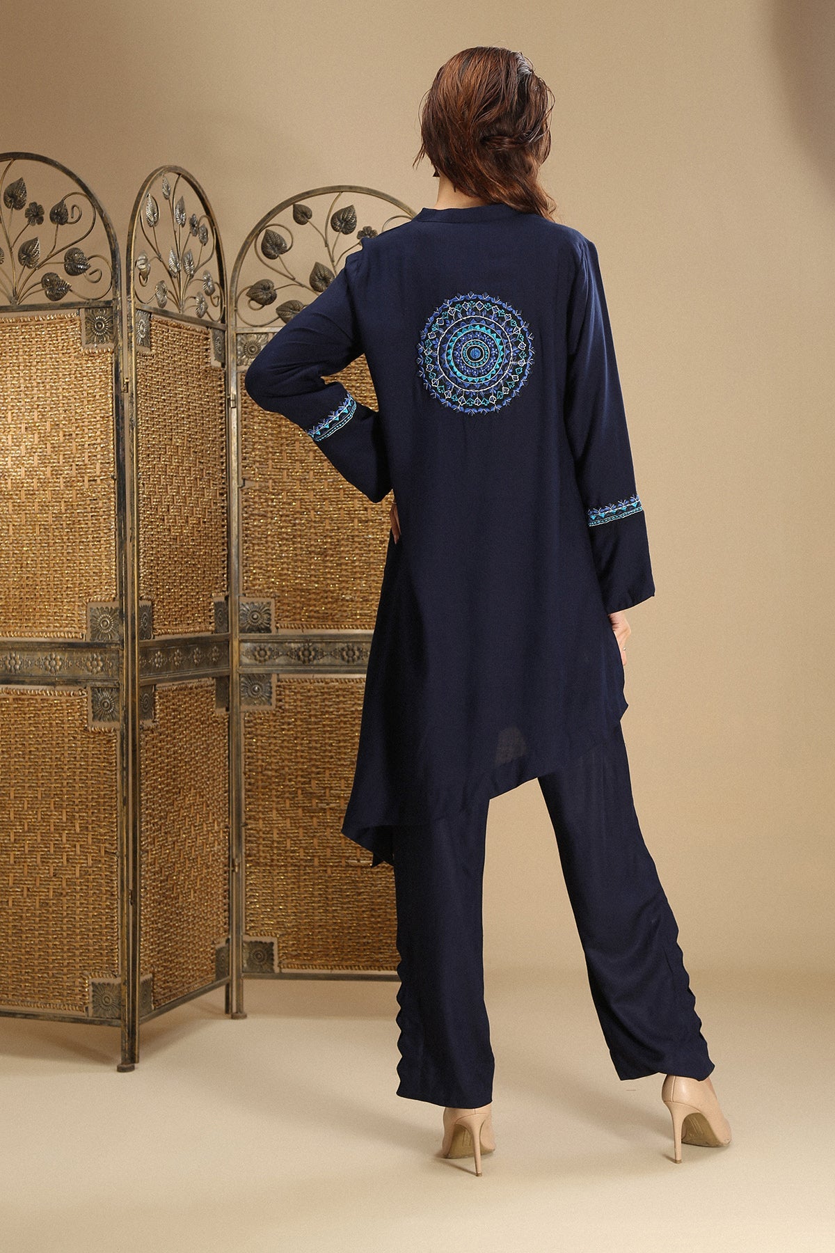 Side diagonal shirt with ethnic embroidery